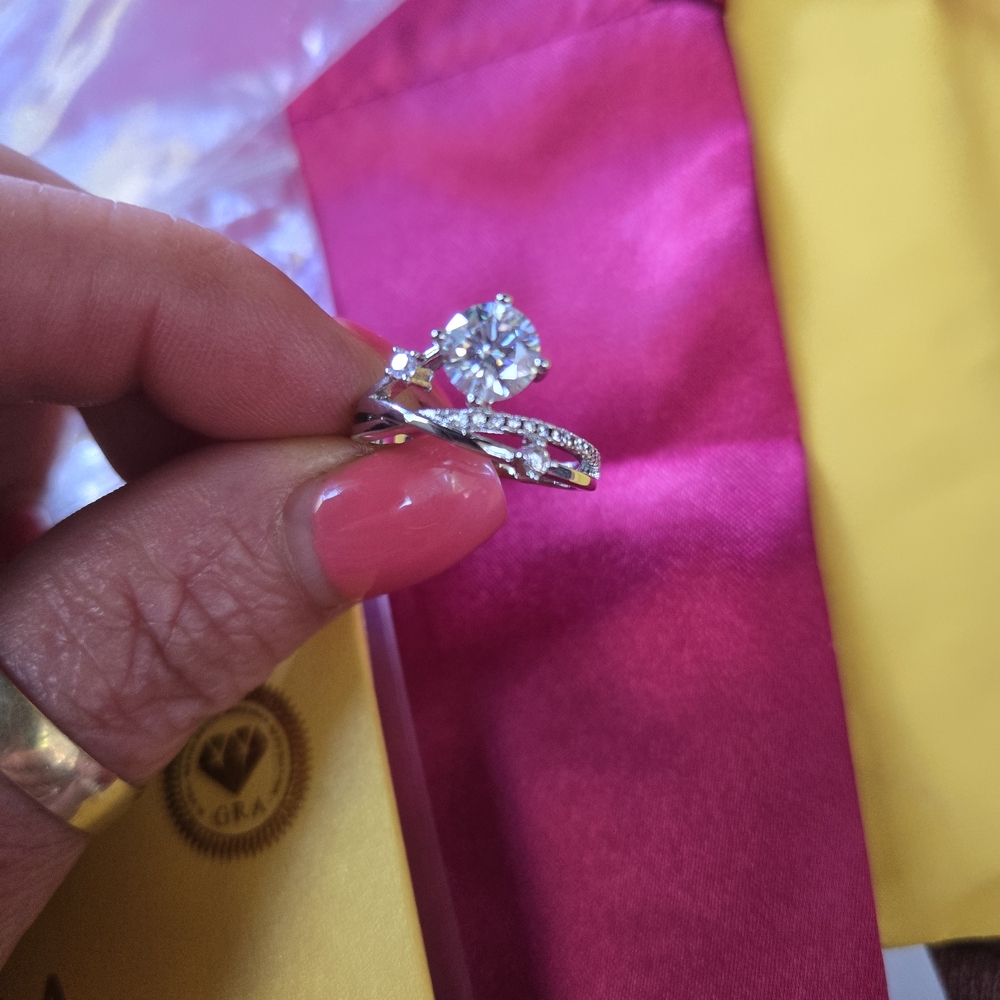 Moissonite/White Gold Ring - 1 CARAT SIZE 6